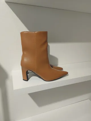 Botas polipiel tacón marrón