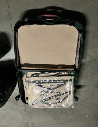 Maletas verdes y marrones