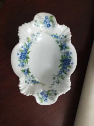 Cuenco de porcelana Limoges con flores azules