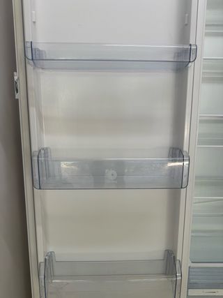 • Nevera independent • Congelador vertical indep