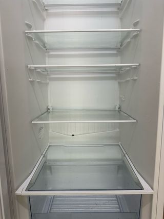 • Nevera independent • Congelador vertical indep