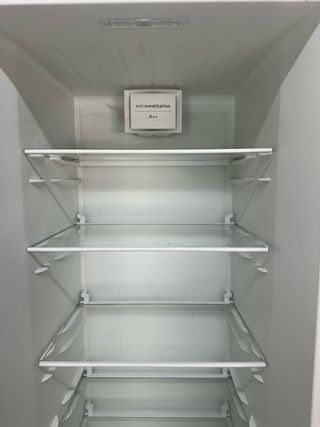 • Nevera independent • Congelador vertical indep