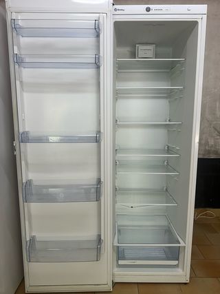 • Nevera independent • Congelador vertical indep
