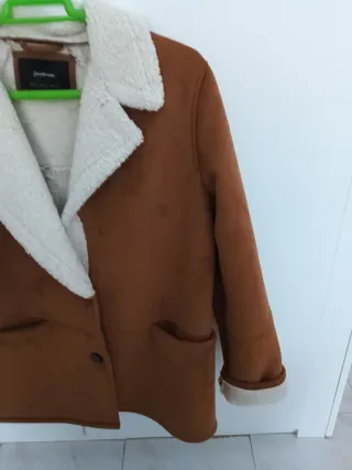 Chaqueta Stradivarius Talla M , forro doble ,