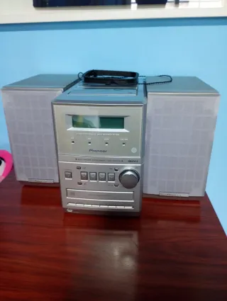 Minicadena Pioneer Plata  y falla el CD salta.