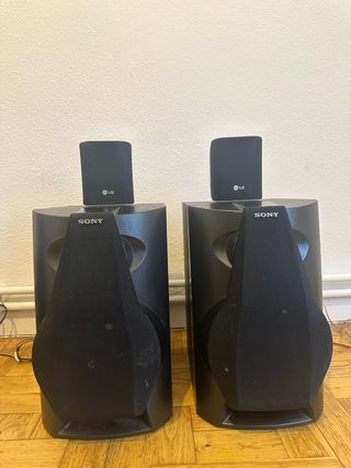 Altavoces Sony y LG Negros