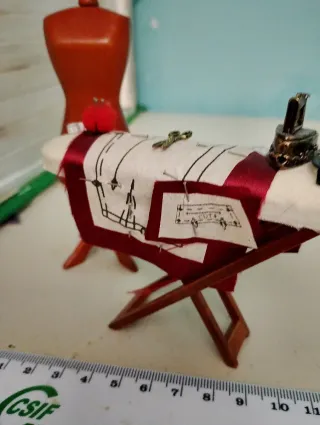 Casa de muñecas: Maniquí y plancha