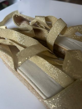 Espardenyes Fallera doradas niña