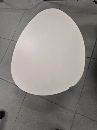 Mesas de espera blancas