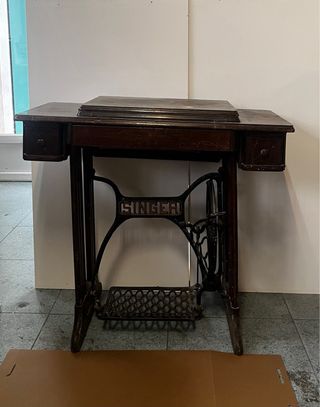 Mesa Singer Antigua con Pedal