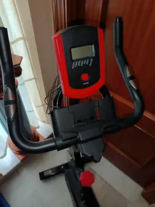 Bicicleta de Spinning Negra y Roja