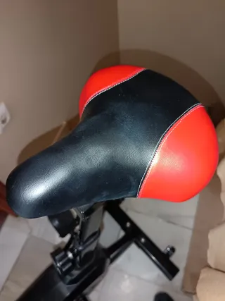 Bicicleta de Spinning Negra y Roja