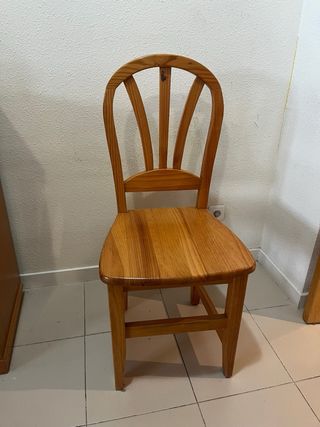 Mesa de madera con 6 sillas