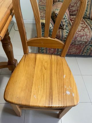 Mesa de madera con 6 sillas