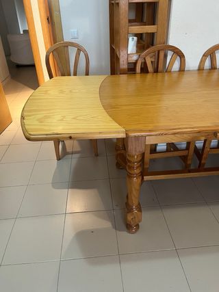 Mesa de madera con 6 sillas