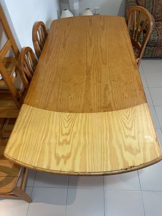 Mesa de madera con 6 sillas