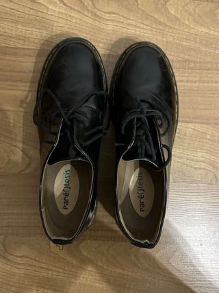 Zapatos negros cordones