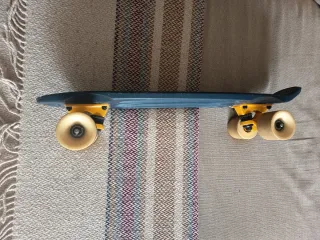 Monopatín plástico infantil