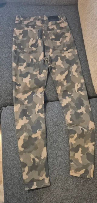 Pantalón camuflaje Stradivarius T.36 sin usar