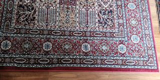 Alfombra morada y roja