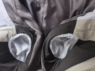 Traje de hombre gris.