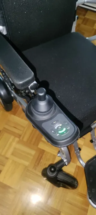 Silla de ruedas eléctrica plegable