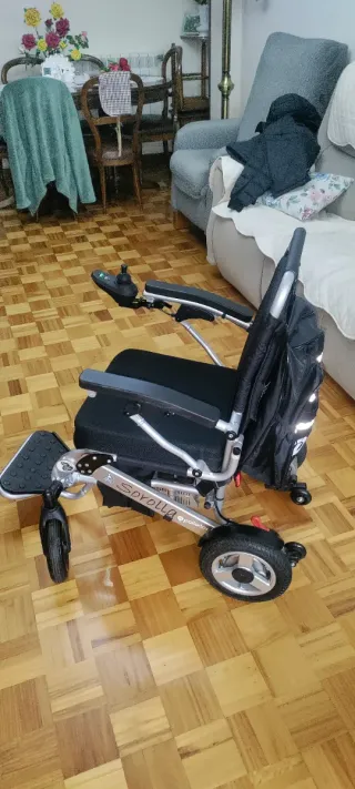 Silla de ruedas eléctrica plegable