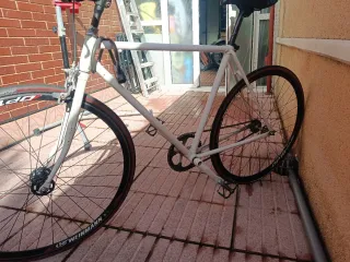 Bicicleta Vintage Blanca solo un piñon y un plato