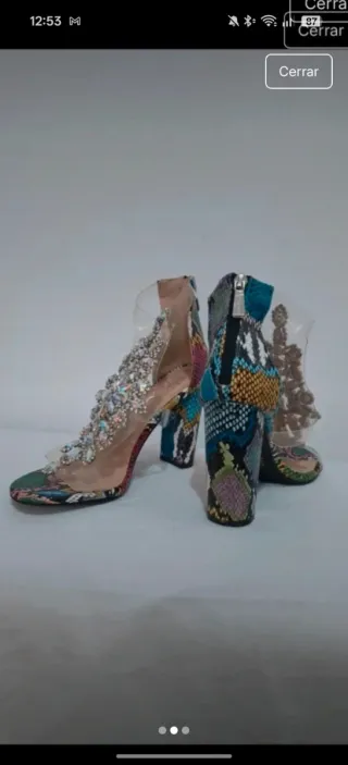 Sandalias con piedras y cremallera