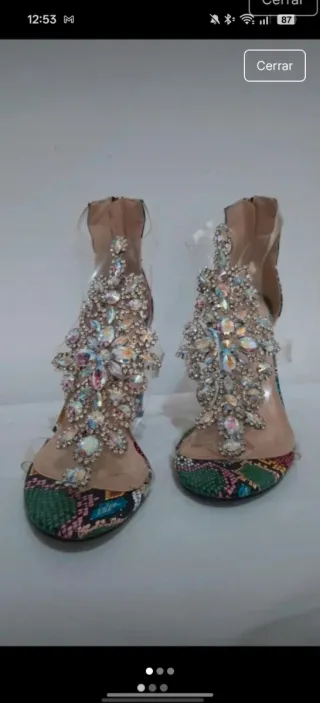 Sandalias con piedras y cremallera