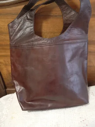 Bolso de piel marrón tejido, comprado en Marrakech