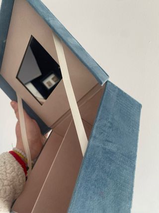 Joyero terciopelo azul con abeja dorada