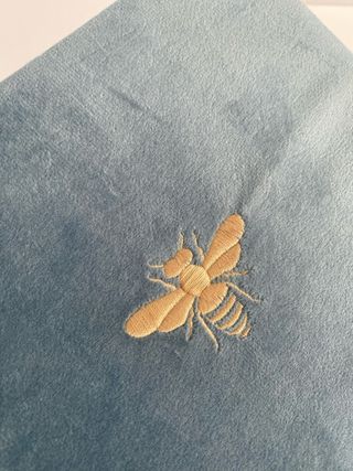 Joyero terciopelo azul con abeja dorada