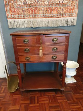 Mueble mesa auxiliar para cubertería.