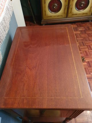 Mueble mesa auxiliar para cubertería.