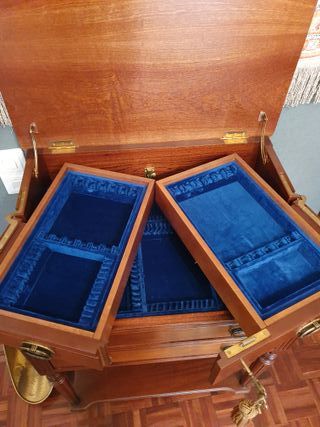 Mueble mesa auxiliar para cubertería.