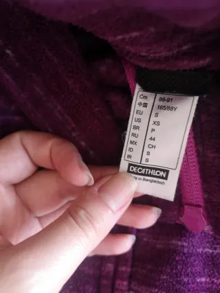 Casaco polar roxo e branco