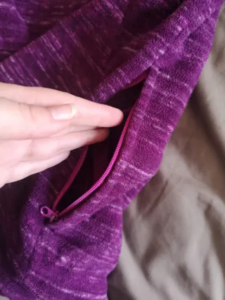 Casaco polar roxo e branco