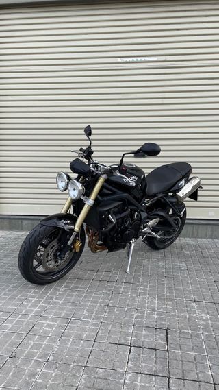 Triumph Street Triple 2010