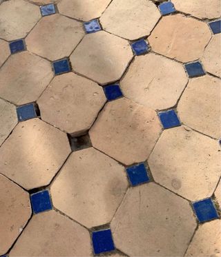 Mesa de centro y auxiliar mosaico