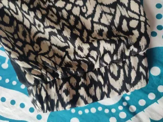 Pantalón Promod estampado beige y negro