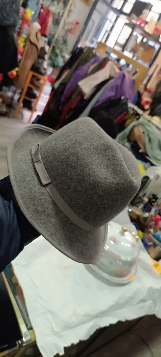 Sombrero gris símil paño