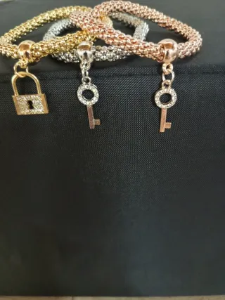 Conjunto Pulseras Candado y Llaves
