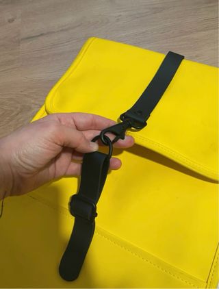 Mochila RAINS Amarilla