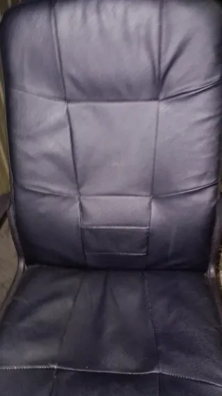Silla de oficina negra de piel sintética cuero