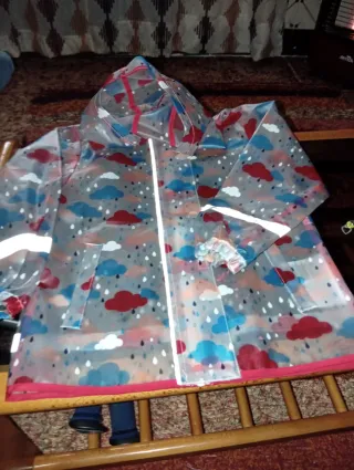 Chubasquero infantil nubes 4-6 años