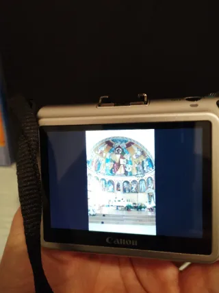 Cámara Canon EOS M con objetivo 18-55mm