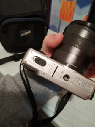 Cámara Canon EOS M con objetivo 18-55mm