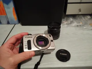 Cámara Canon EOS M con objetivo 18-55mm