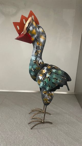 Figura decorativa de gallina metálica